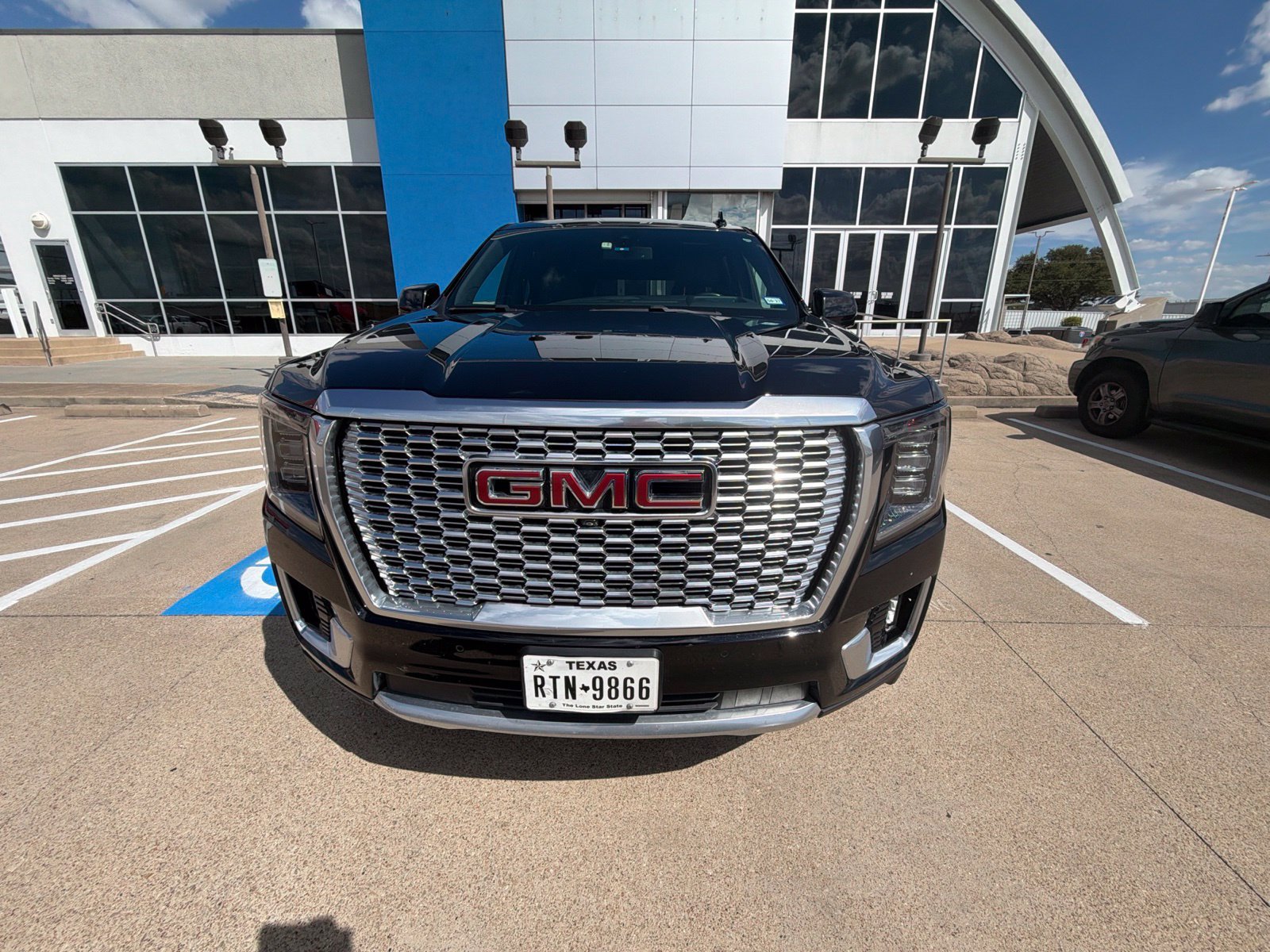 Used 2022 GMC Yukon XL Denali AWD/4WD image 2