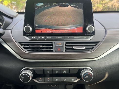 Used 2024 Nissan Altima 2.5 SV image 4