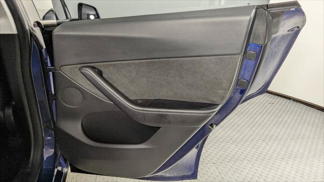 Used 2021 Tesla Model Y Long Range AWD/4WD image 21