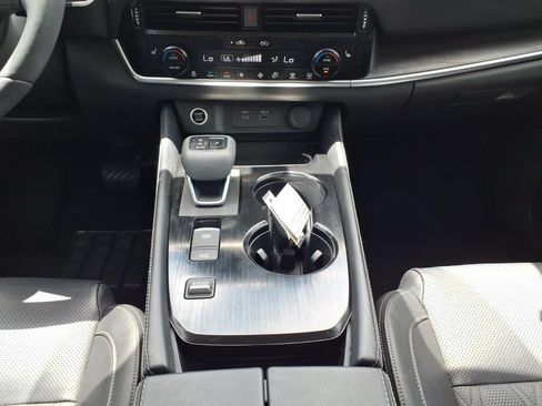 Used 2023 Nissan Rogue Platinum w/ Platinum Premium Package FWD image 11