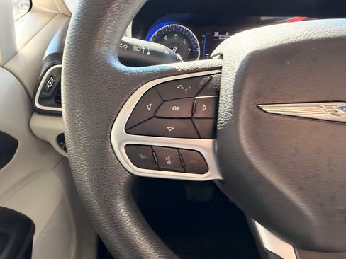 Used 2018 Chrysler Pacifica Touring Plus w/ Tire & Wheel Group FWD image 22