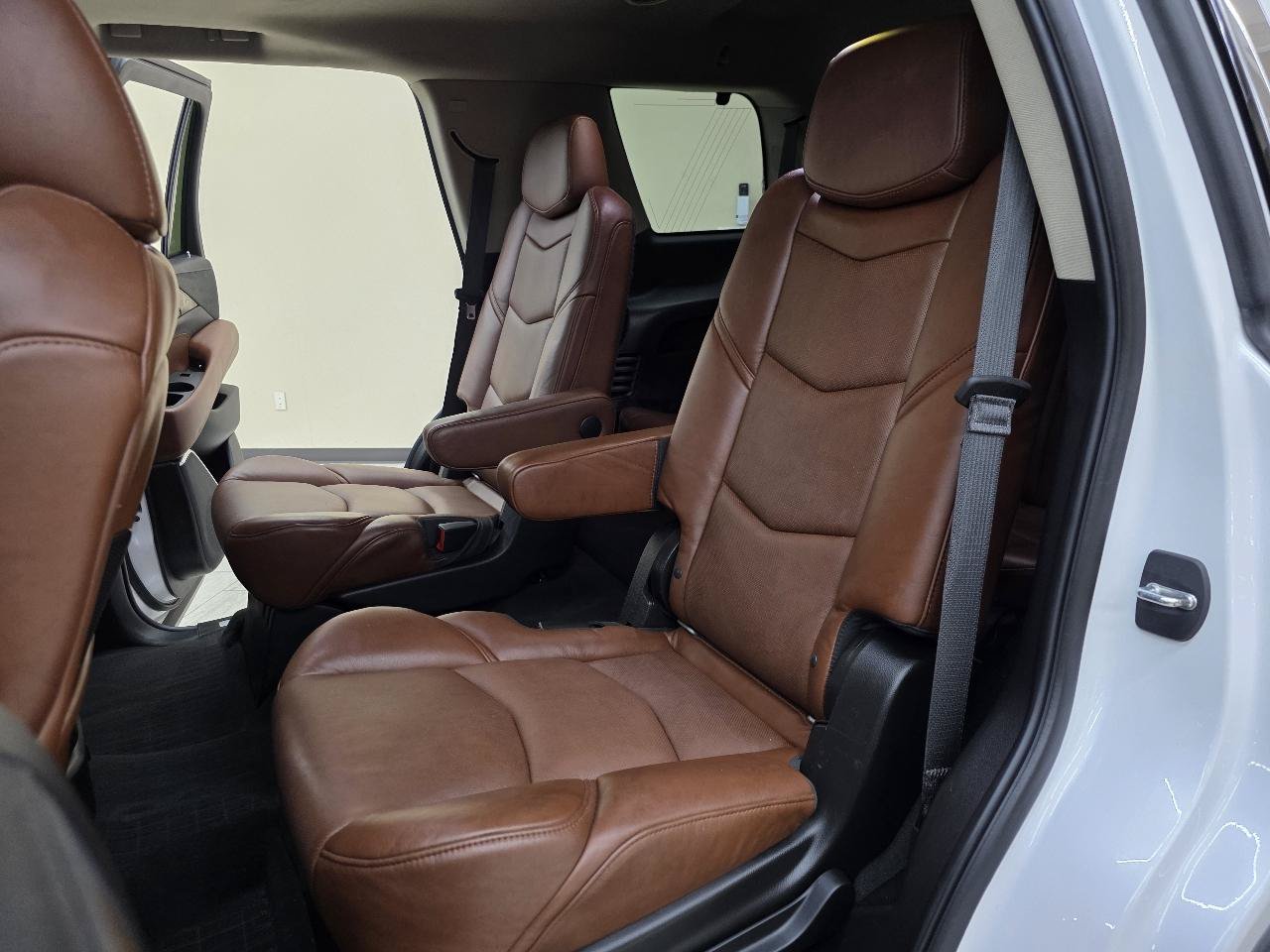 Used 2019 Cadillac Escalade Premium Luxury AWD/4WD image 26