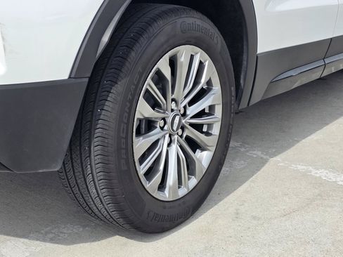 Certified 2025 Cadillac XT4 Premium Luxury w/ Cold Weather Package FWD image 12