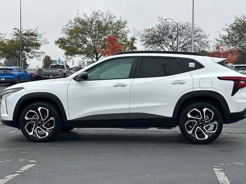 Used 2025 Chevrolet Trax RS w/ Driver Confidence Package image 7