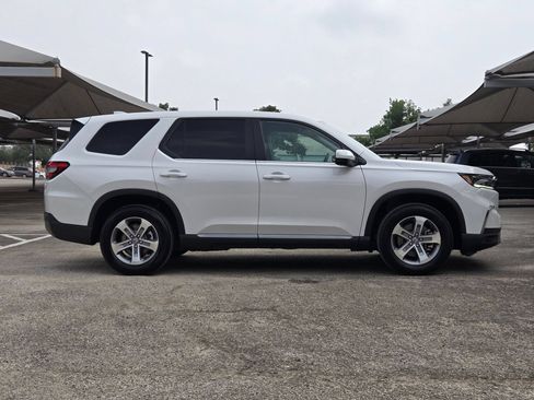 Used 2025 Honda Pilot EX-L image 2