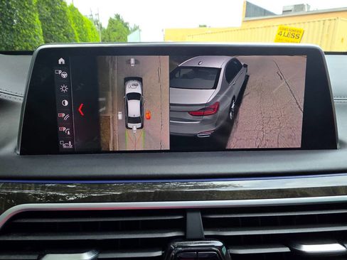 Used 2019 BMW 750i xDrive w/ Executive Package image 29