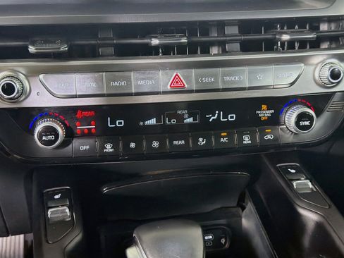 Used 2025 Kia Telluride S AWD/4WD image 23