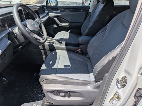 New 2026 Volkswagen Tiguan SE AWD/4WD image 14