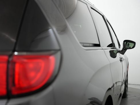 Used 2019 Chrysler Pacifica Limited w/ Advanced Safetytec Group image 67