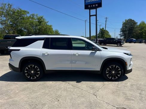 Used 2025 Chevrolet Traverse LT w/ Sun and Wheel Package FWD image 8