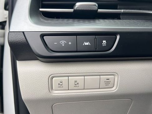 Used 2024 Kia Carnival LX FWD image 12