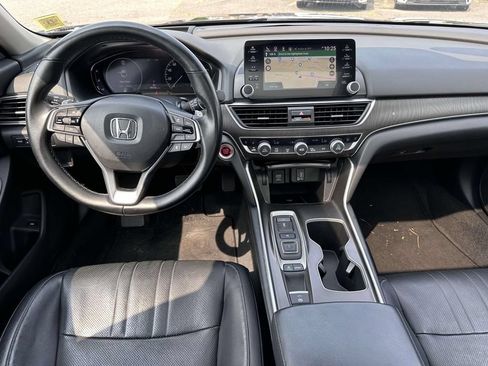 Used 2018 Honda Accord Touring image 16