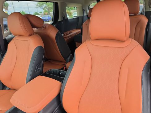 New 2026 Kia Carnival EX FWD image 22