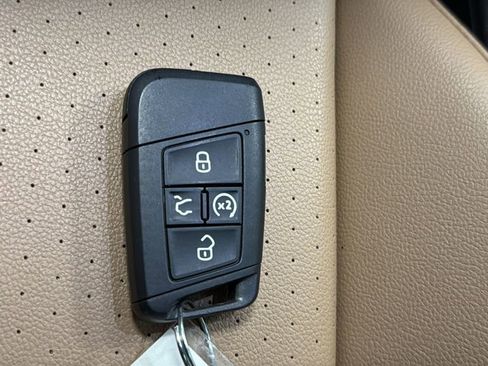 Used 2024 Volkswagen Tiguan SE R-Line AWD/4WD image 38