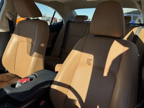 Used 2017 Lexus IS 200t w/ Premium Package image 10