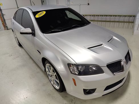 Used 2009 Pontiac G8 GXP RWD image 2
