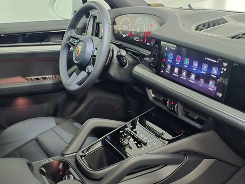 New 2026 Porsche Cayenne image 30