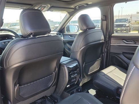 New 2025 Jeep Grand Cherokee L Limited w/ Luxury Tech Group II image 12