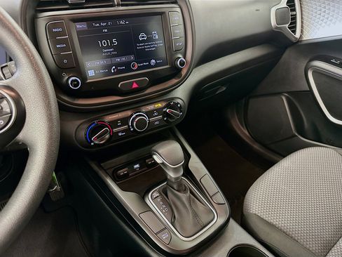Used 2025 Kia Soul LX w/ LX Technology Package image 25