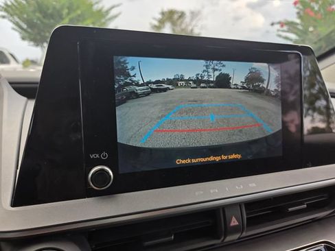 Used 2024 Toyota Prius LE FWD image 28