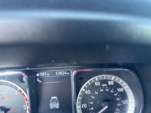 Used 2019 Nissan Titan SV w/ SV Convenience Package image 25