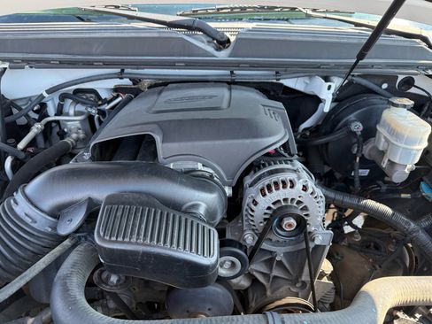 Used 2011 Chevrolet Suburban LT image 24