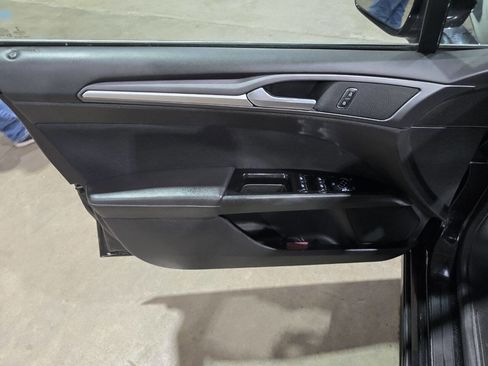 Used 2014 Ford Fusion SE FWD image 22