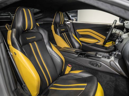 Used 2019 Aston Martin V8 Vantage Coupe image 17