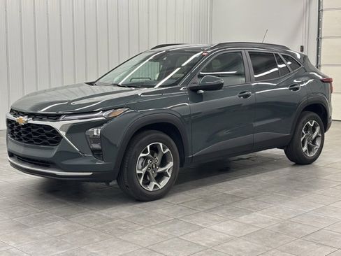 Used 2025 Chevrolet Trax LT image 5