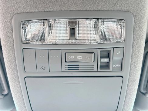 Used 2011 Toyota Highlander Limited w/ Tow Pkg AWD/4WD image 41
