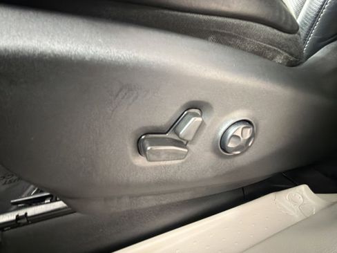 Used 2022 Chrysler Pacifica Limited image 14