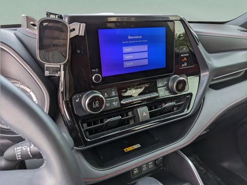 Used 2024 Toyota Highlander LE image 22