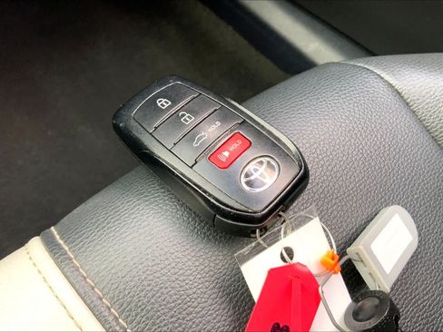 Used 2025 Toyota Camry SE FWD image 14