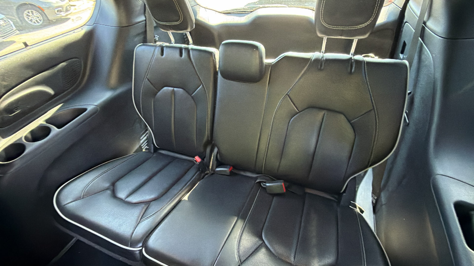 Used 2025 Chrysler Pacifica Limited FWD image 23