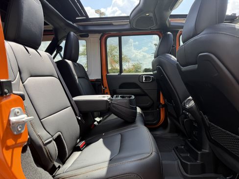 Used 2025 Jeep Wrangler Unlimited Sahara AWD/4WD image 16