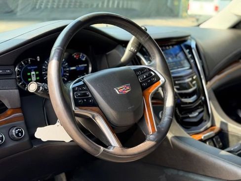 Used 2018 Cadillac Escalade ESV Premium Luxury AWD/4WD image 9