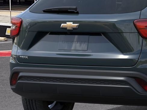 New 2026 Chevrolet Trax LS w/ LS Convenience Package FWD image 14