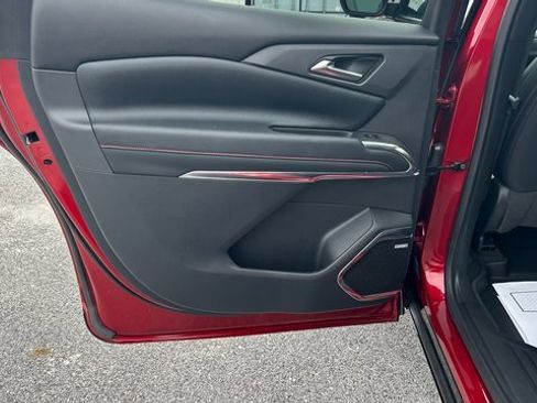 Certified 2024 Chevrolet Traverse RS image 35