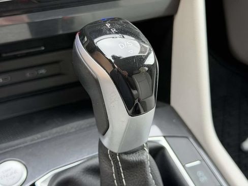 Used 2024 Volkswagen Tiguan SE AWD/4WD image 32