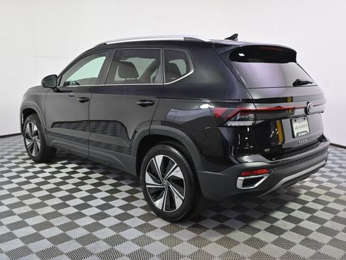 Used 2025 Volkswagen Taos SE AWD/4WD image 3