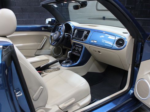 Used 2018 Volkswagen Beetle 2.0T SE w/ SE Premium Package image 42