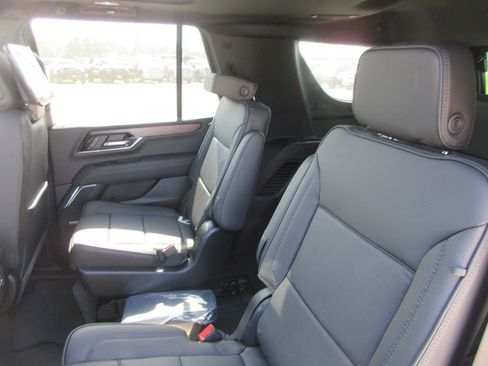 New 2026 GMC Yukon Denali w/ Denali Reserve Package AWD/4WD image 13