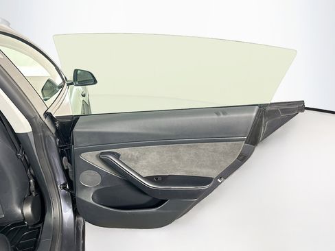 Used 2023 Tesla Model 3 Standard Range image 28