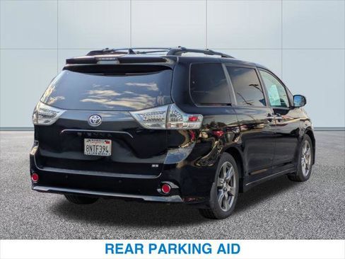 Used 2020 Toyota Sienna SE Premium image 7