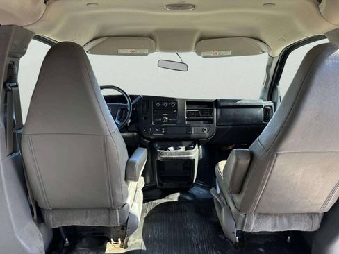 Used 2016 Chevrolet Express 2500 Extended RWD image 19