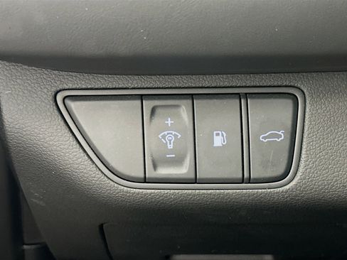 Used 2025 Genesis G70 2.5T AWD/4WD image 17