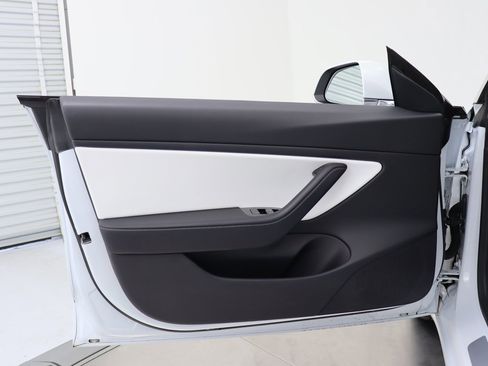 Used 2018 Tesla Model 3 image 34