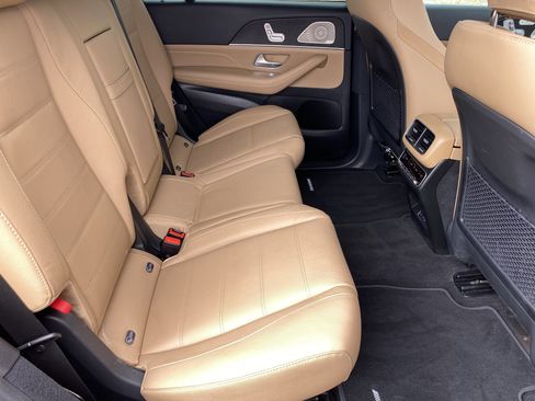 Used 2024 Mercedes-Benz GLS 450 4MATIC image 13