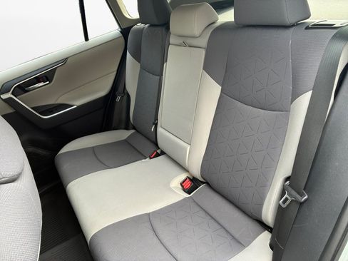 Used 2021 Toyota RAV4 XLE w/ Convenience Package AWD/4WD image 15