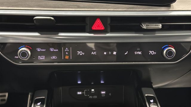 Used 2024 Kia Sorento SX AWD/4WD image 18